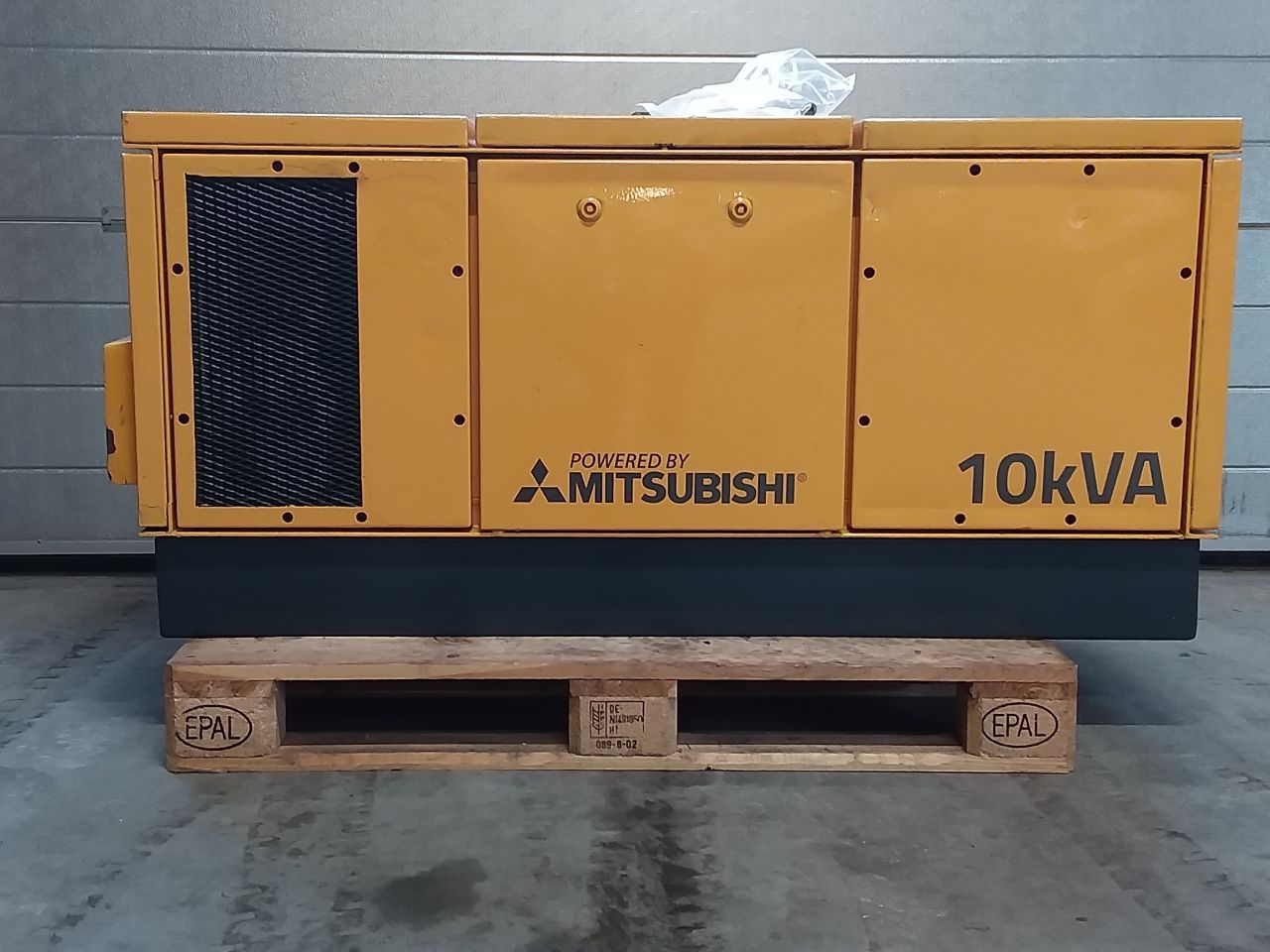 Geluidgedempt 10 kVA aggregaat met Mitsubishi-motor op een pallet